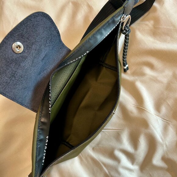 Longchamp Le Pliage medium belt bag in khaki green - Picture 5 of 7
